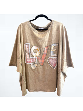 Easel Oversized LOVE Patchwork Top in Faded Green Size S